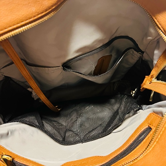 Brown patent leather diaper bag with multiple pockets and key holders - Picture 9 of 12